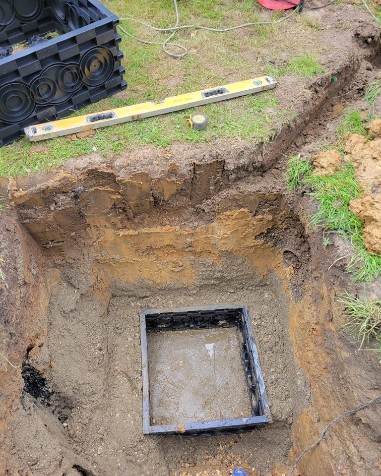 Underground access chamber prepared in an excavated pit